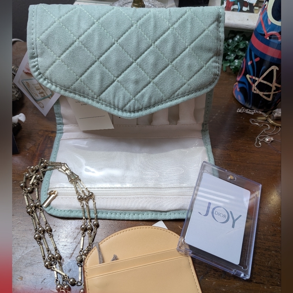 ♥️Mint Green Quilted Cosmetic Bag